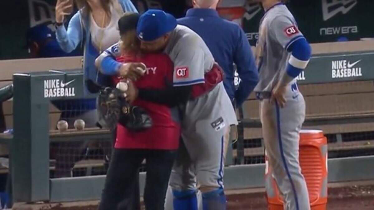 Salvador Perez made up for his mistake with a hug.