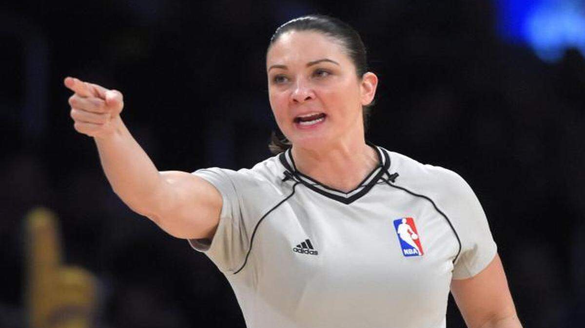 
In this Jan. 9. 2015, file photo, referee Lauren Holtkamp makes a call during an NBA basketball game between the Los Angeles Lakers and the Orlando Magic in Los Angeles. 
