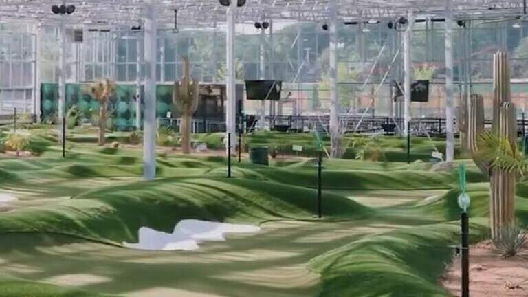 Taylor Swift and Travis Kelce spotted with Chiefs teammates at JoCo mini-golf spot