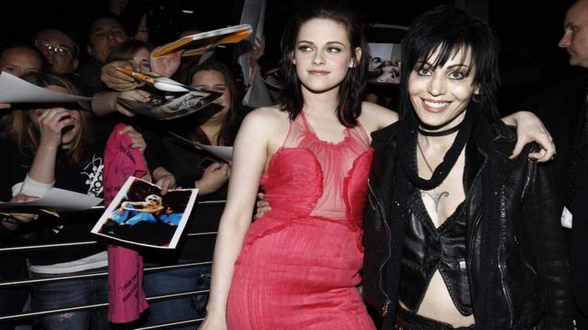 
Joan Jett (right) is a big Orioles fan. Kristen Stewart (left) has been spotted wearing an Orioles hat.
