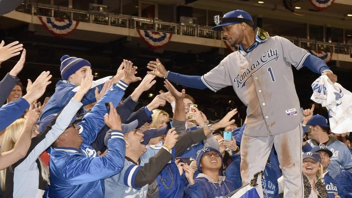 Kansas City Royals outfielder Jarrod Dyson celebrated with fans at Citi Field after the Royals won the World Series.