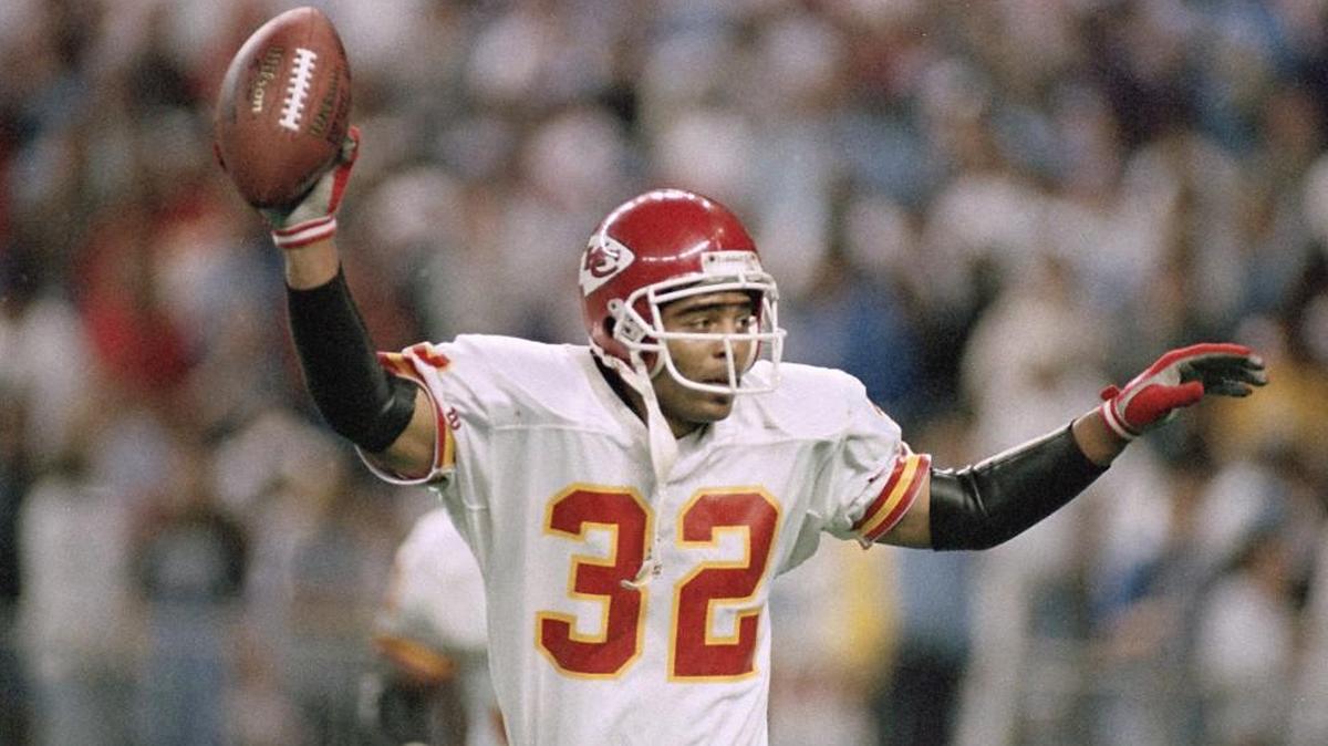 Kansas City Chiefs running back Marcus Allen held the ball up after a 21-yard touchdown in the fourth quarter against the Houston Oilers on Jan. 16, 1994.