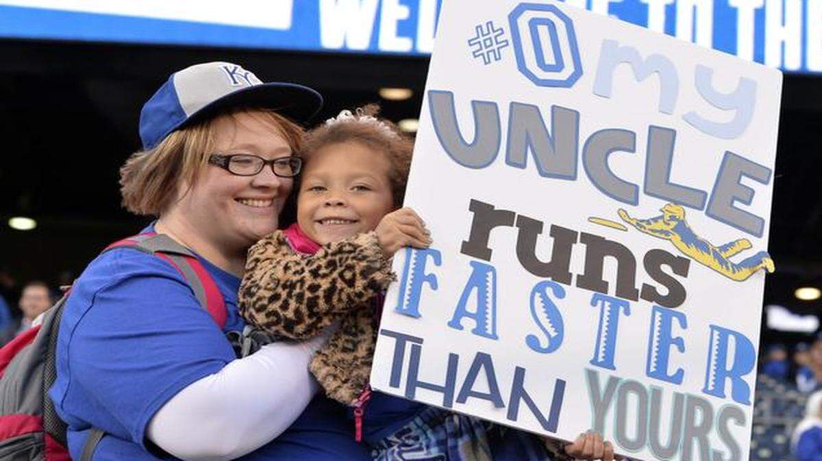 
Amber Gore held her daughter Claire Gore, 5, who had a sign bragging about her uncle, Royals outfielder Terrance Gore at the American League Championship Series.
