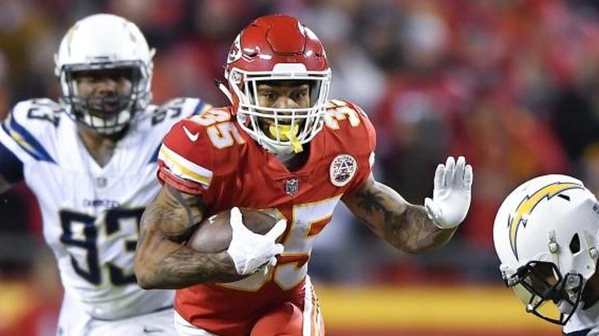 The Kansas City Chiefs are reportedly bringing back running back Charcandrick West.