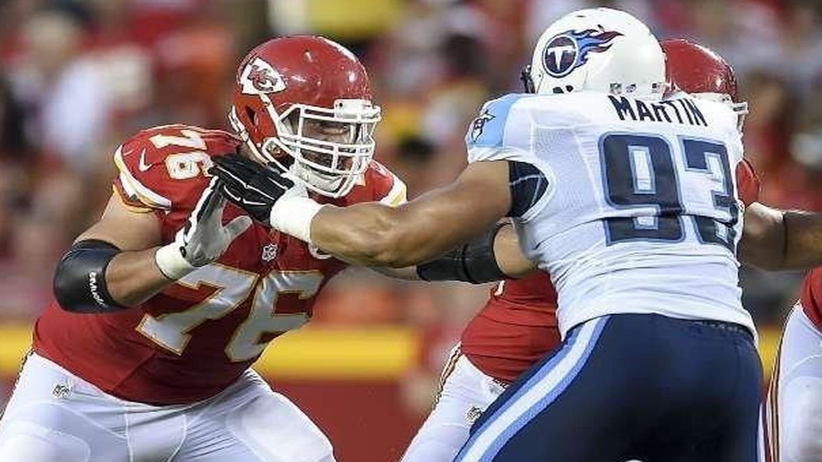 Kansas City Chiefs lineman Laurent Duvernay-Tardif (middle) blocked for quarterback Alex Smith.