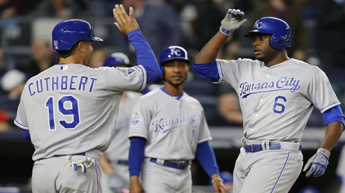 The Royals’ Cheslor Cuthbert greeted Lorenzo Cain as Jarrod Dyson watched after Cuthbert and Dyson scored on Cain’s fifth-inning home run.