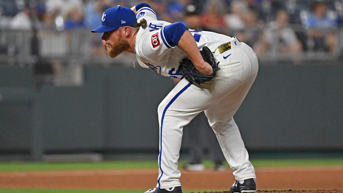 Marlins broadcast made unusual choice as Royals’ Craig Kimbrel got sick on mound