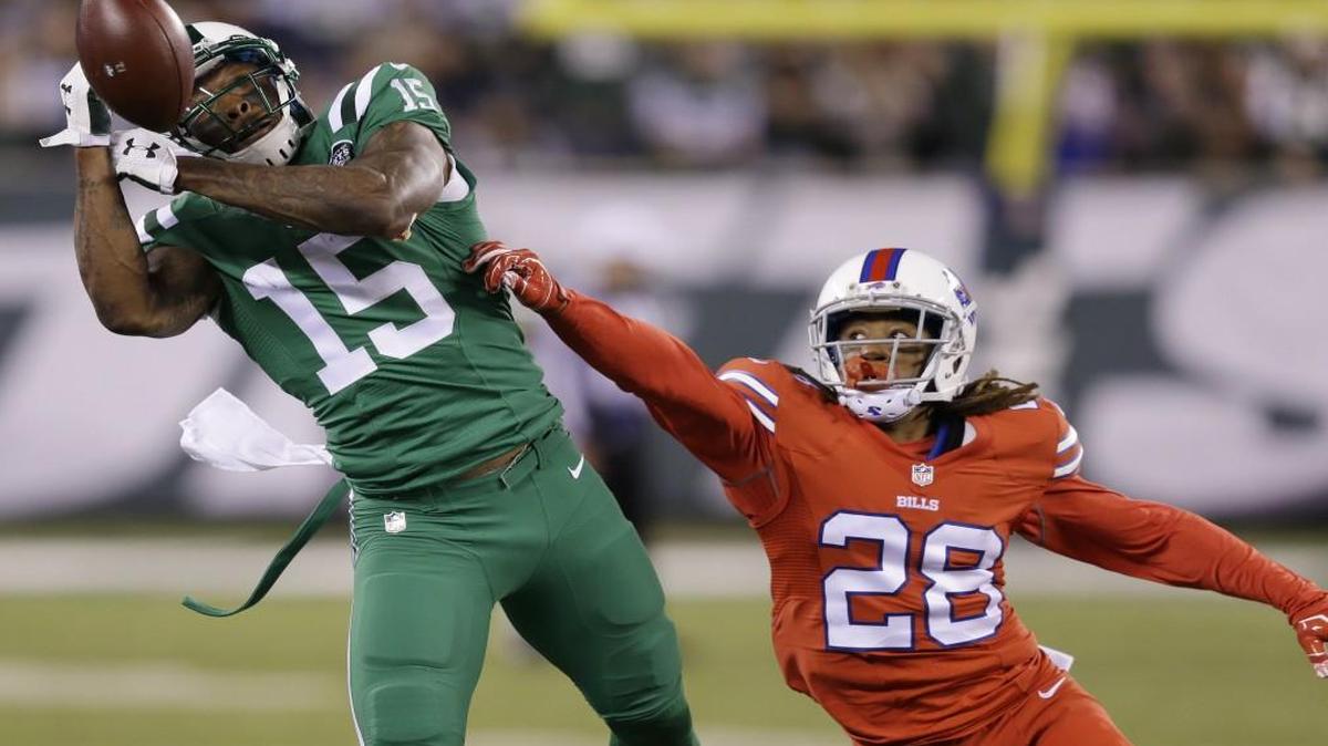 New York Jets wide receiver Brandon Marshall was unable to make a catch as Buffalo Bills cornerback Ronald Darby defended during Thursday’s game.