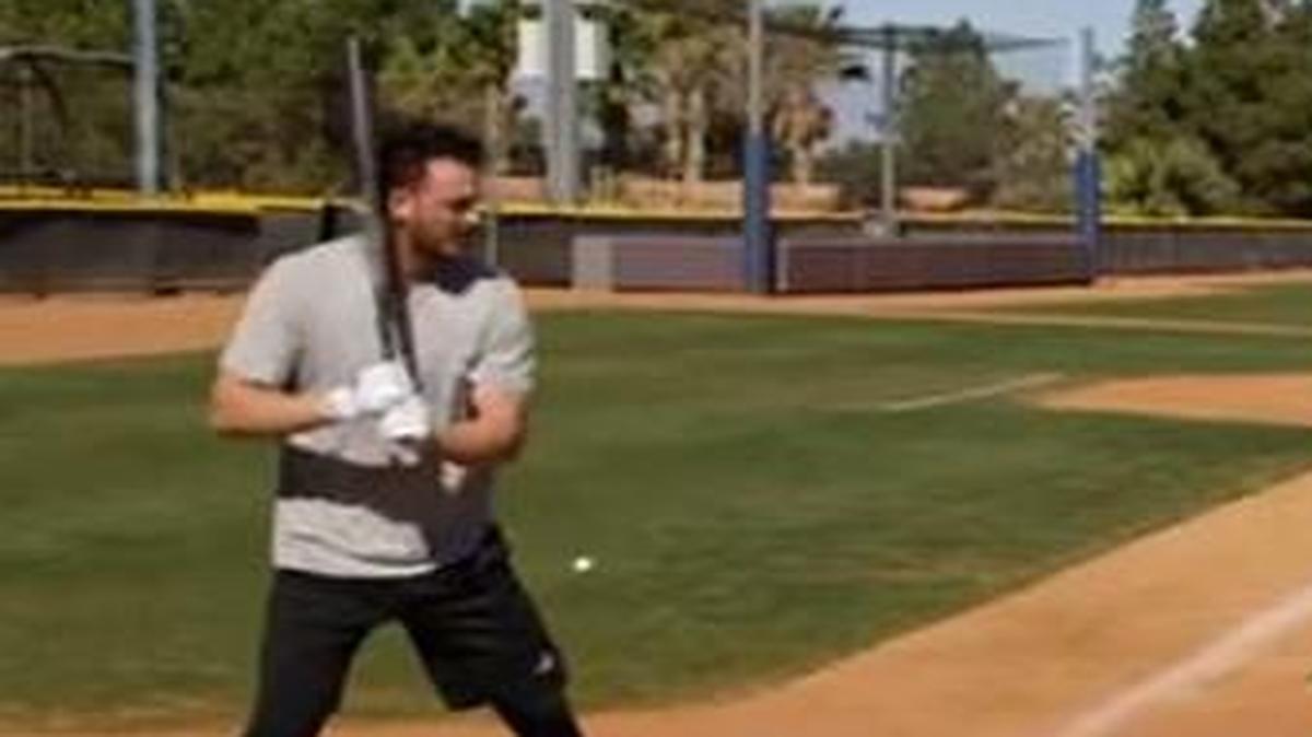 Chicago Cubs star Kris Bryant didn’t realize that was Greg Maddux throwing batting practice.