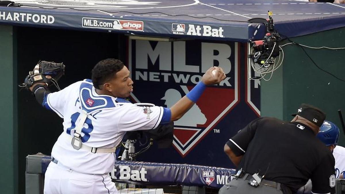 
Kansas City Royals catcher Salvador Perez made a bare- handed catch on a foul ball by Toronto Blue Jays third baseman Josh Donaldson in the sixth inning. It wasn’t an out because the ball hit a wire that supports the backstop net.

