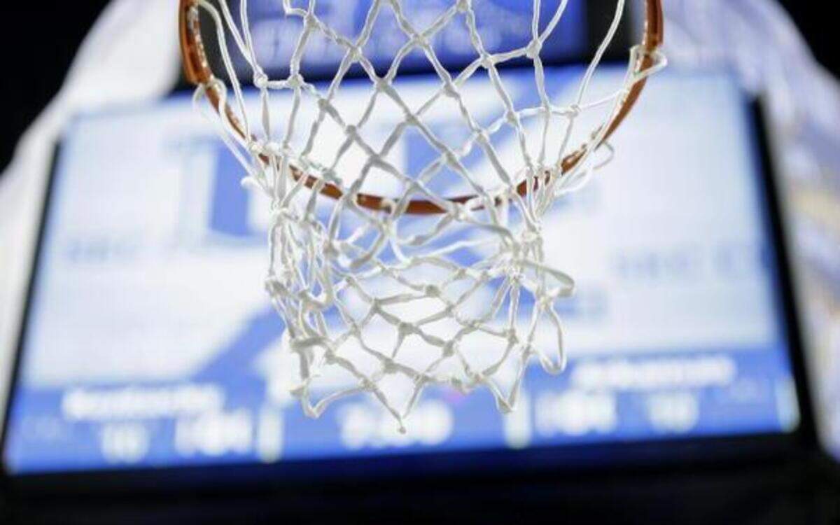 
The net remained as Kentucky players didn’t cut them down after the Southeastern Conference tournament championship game on Sunday. Team managers later cut them down.
