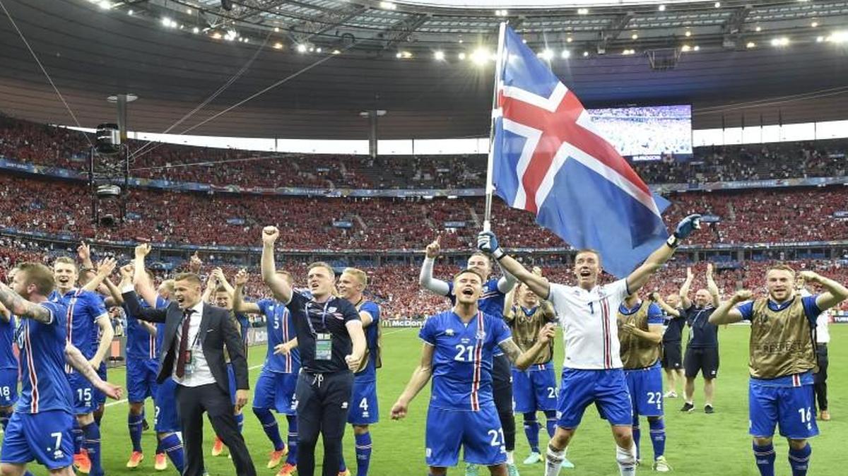 Iceland’s team celebrated after the Euro 2016 soccer match between Iceland and Austria Saint-Denis, France.