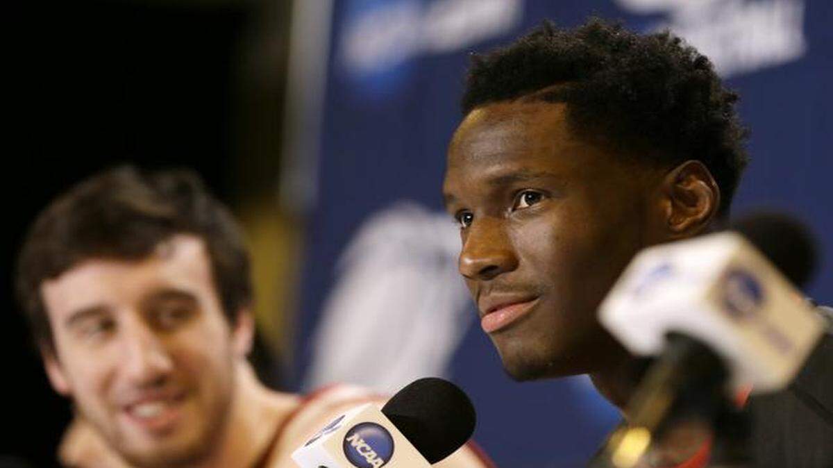 
Wisconsin forward Nigel Hayes spoke during a news conference Saturday. Teammate Frank Kaminsky looked on. 
