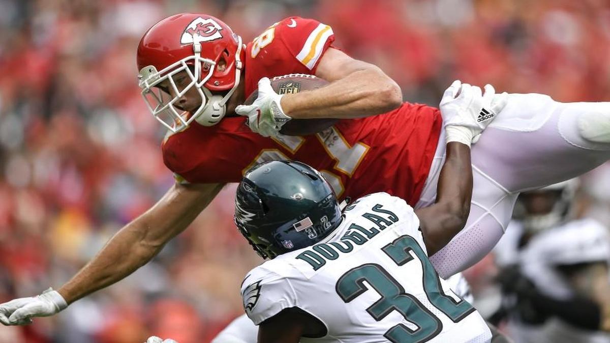 Kansas City Chiefs tight end Travis Kelce leaped into the end zone in the Chiefs’ 27-20 win over the Eagles on Sunday.