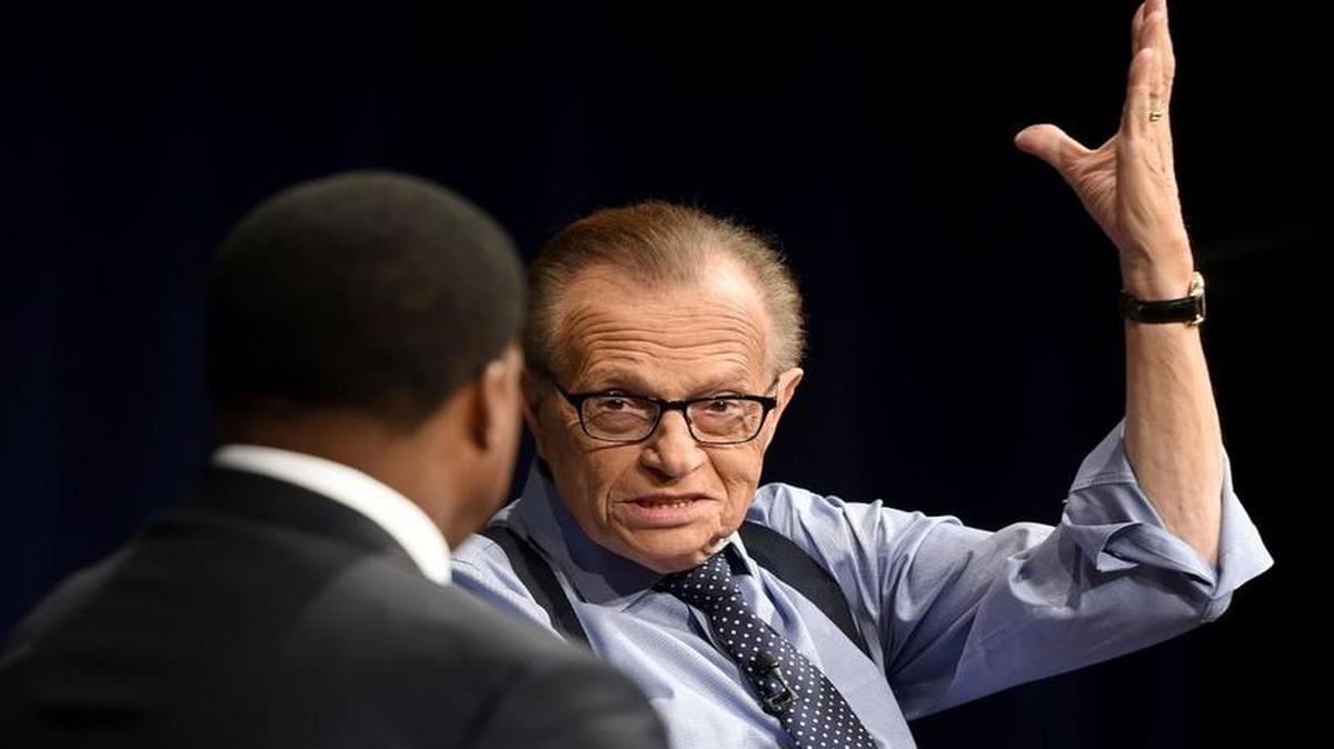
Larry King talked with host Leon Harris at the Newseum.

