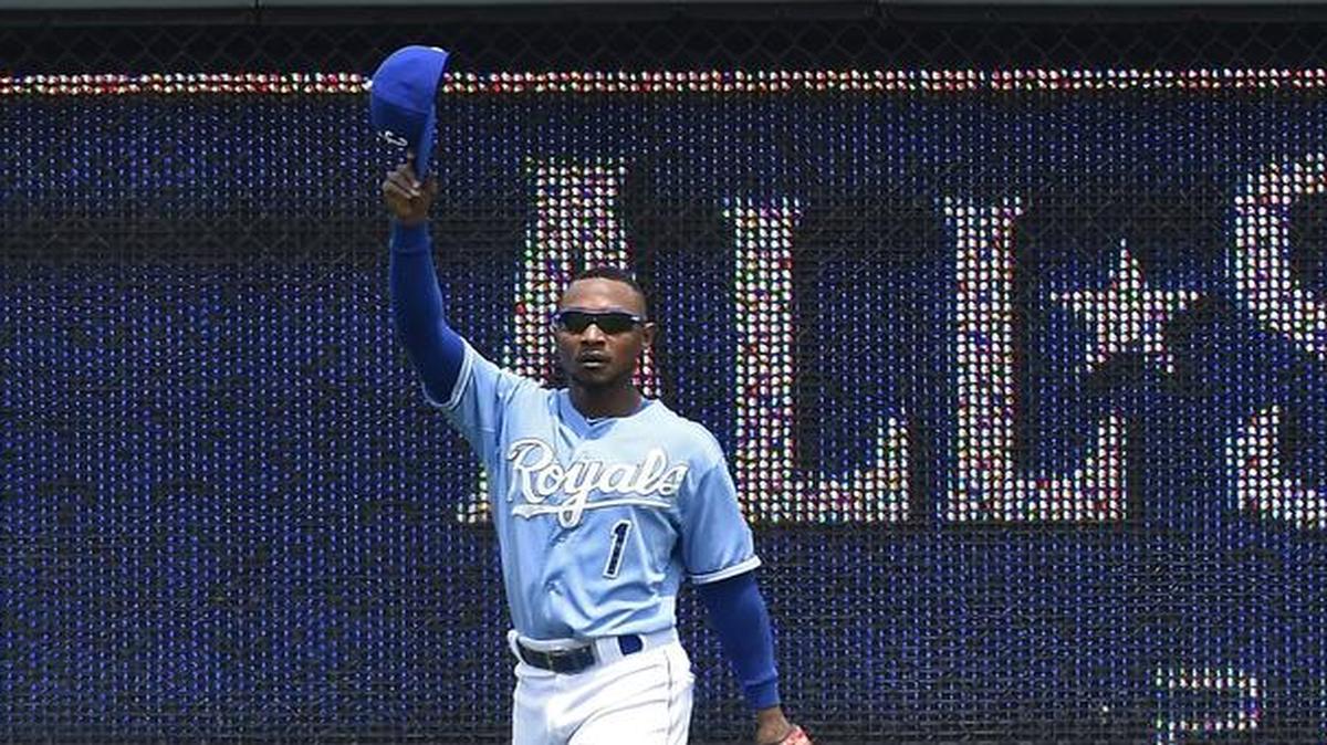 
Kansas City Royals left fielder Jarrod Dyson tipped his hat to the cheers of the crowd after catching a fly ball and turning two last Thursday.
