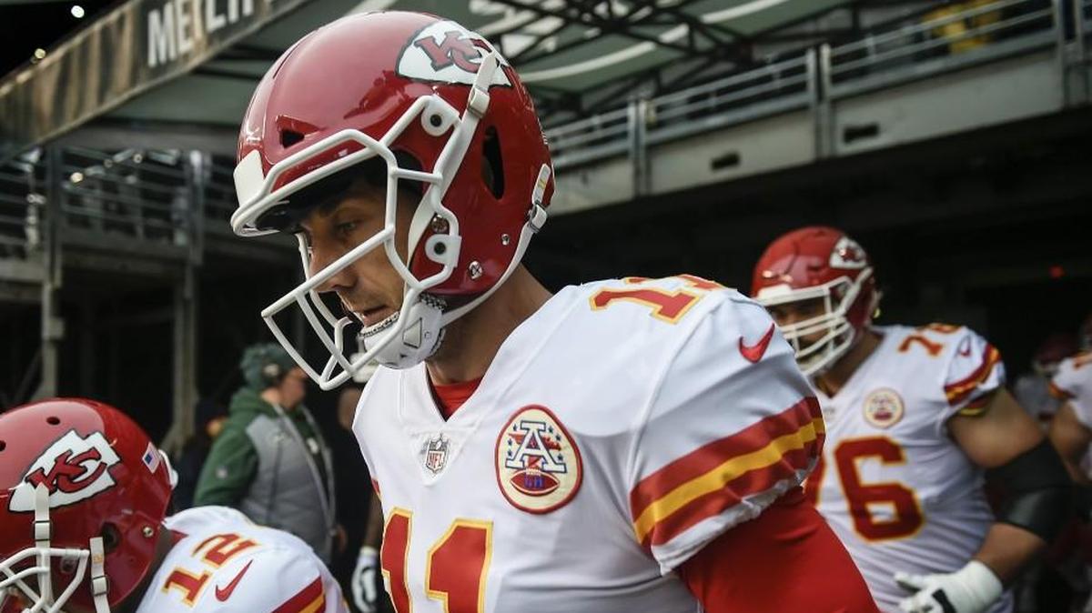 Kansas City Chiefs quarterback Alex Smith entered the field with his teammates before Sunday’s game against the New York Jets.