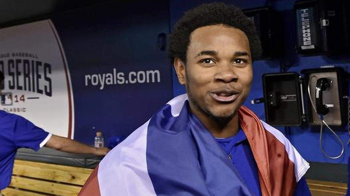 
Kansas City Royals starting pitcher Yordano Ventura headed to the clubhouse with the Dominican Republic flag around his shoulders after the Royals’ 10-0 win over the San Francisco Giants on Tuesday night.

