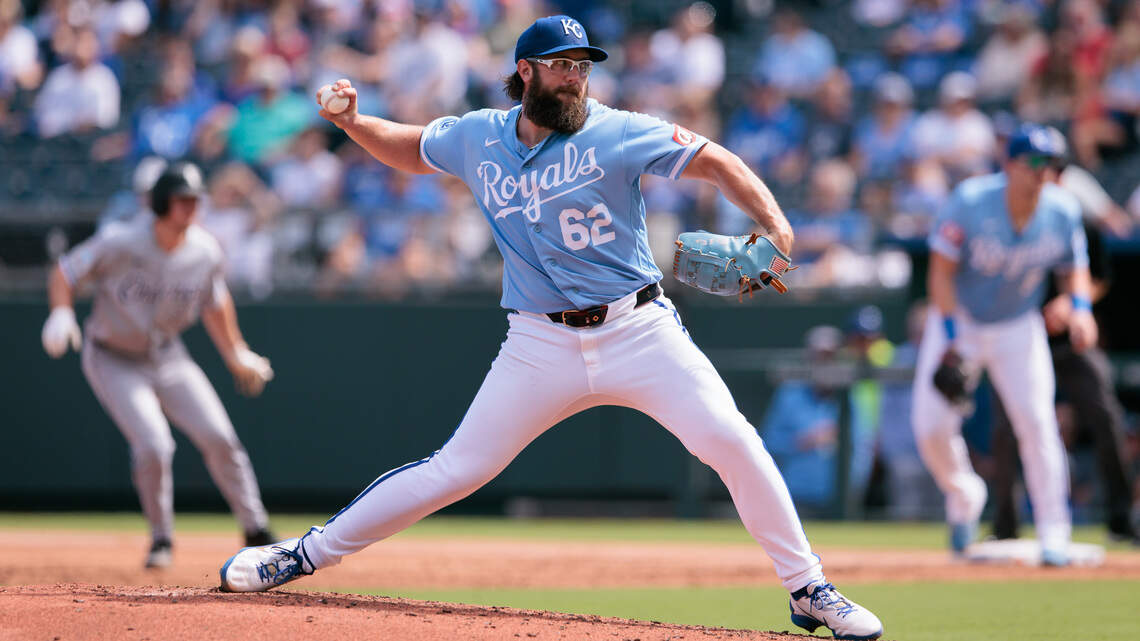 Royals’ Randy Dobnak had one of worst errors you’ll see (it wasn’t all his fault)