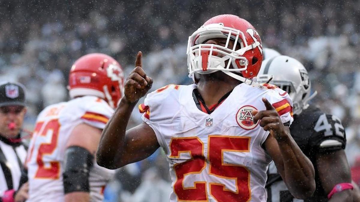 Jamaal Charles had a heck of a game against the Raiders.