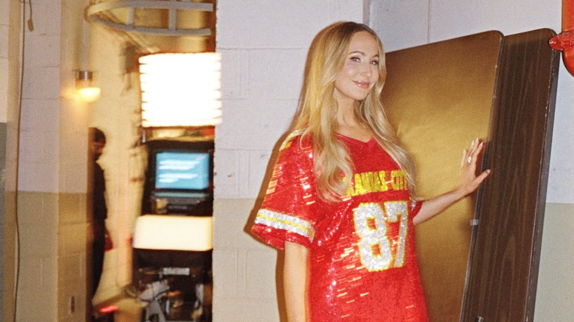 Nikki Glaser stars in NBC’s Chiefs-Taylor Swift video for ‘Sunday Night Football’