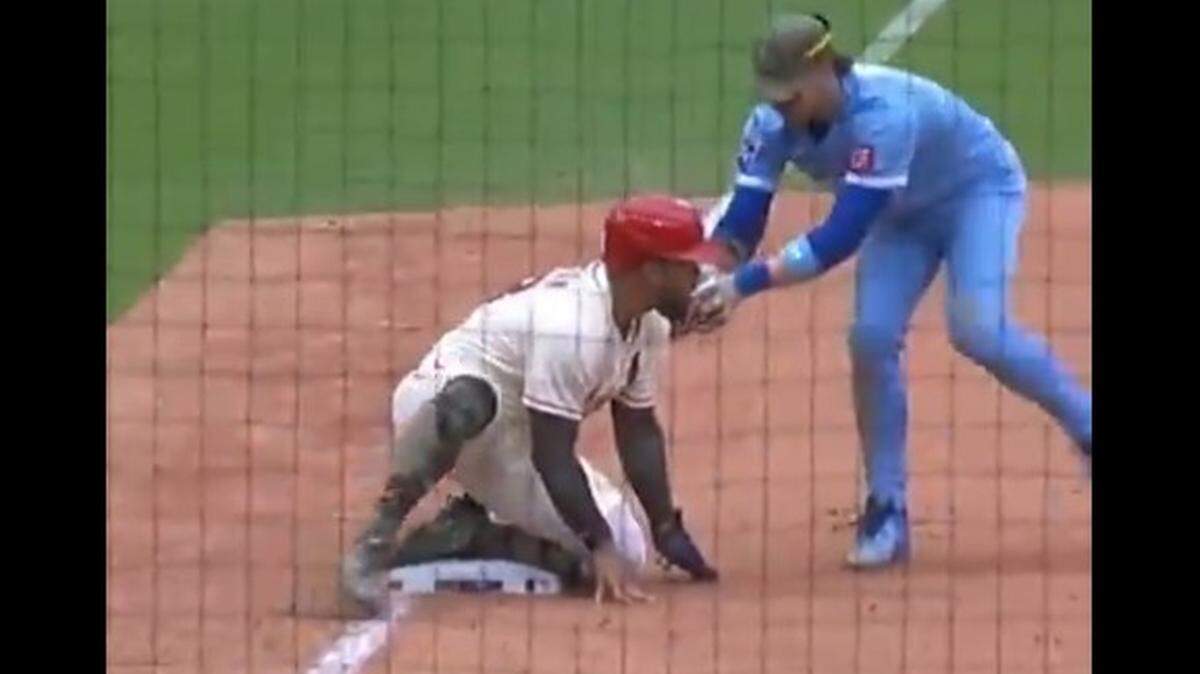 Royals shortstop Bobby Witt Jr. completely fooled a Cardinals plaeyr.