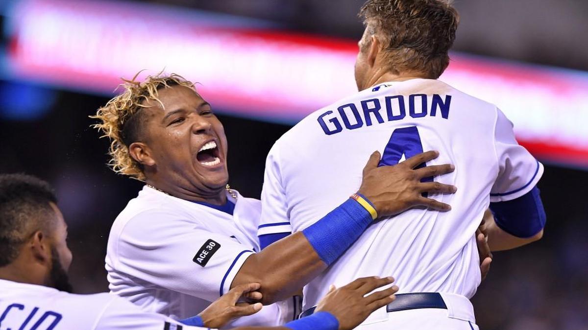 Kansas City Royals left fielder Alex Gordon celebrated with Salvador Perez and Jorge Bonifacio after Gordon’s sacrifice fly scored Brandon Moss from in the ninth inning for a 4-3 win over the Detroit Tigers on Wednesday.