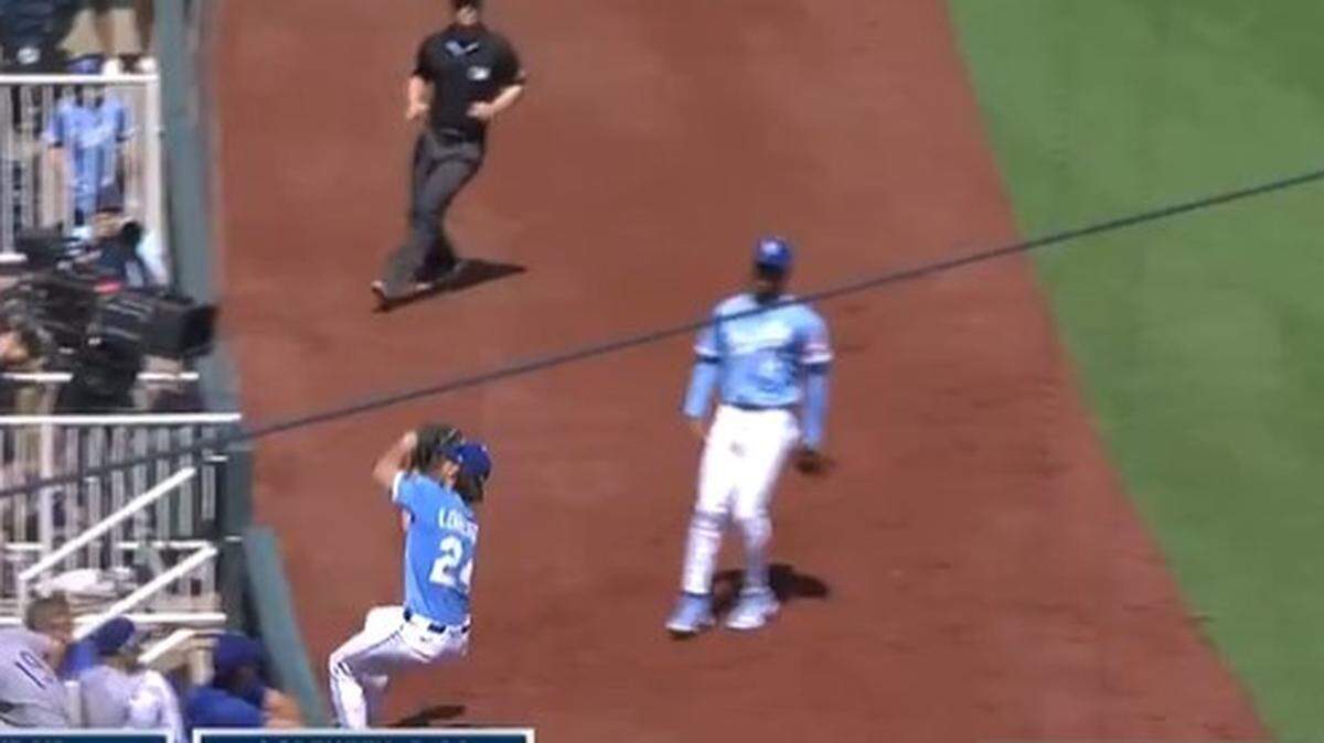 The Royals’ Michael Lorenzen made a dazzling catch Thursday.