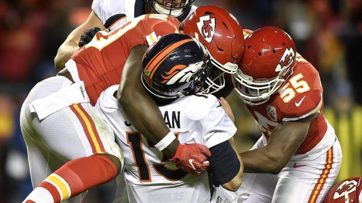 Kansas City Chiefs outside linebackers Justin Houston and Dee Ford hit Denver Broncos quarterback Trevor Siemian during Monday’s game.