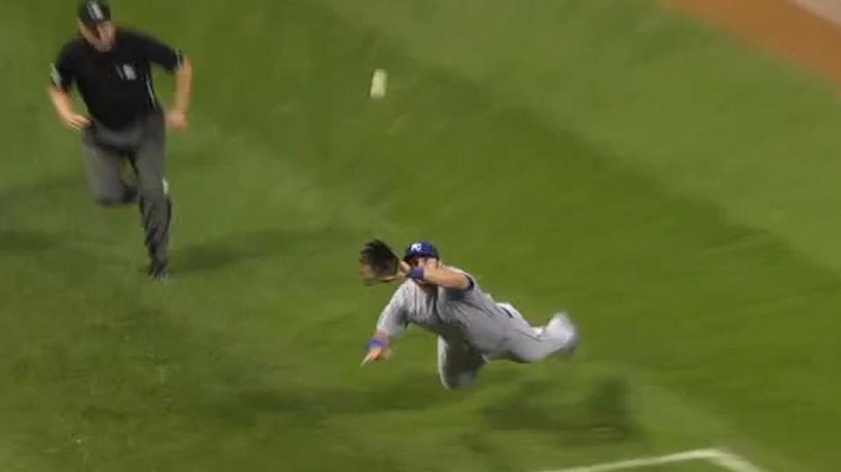 
Mike Moustakas made a diving catch in the Royals’ victory Tuesday in Cleveland.

