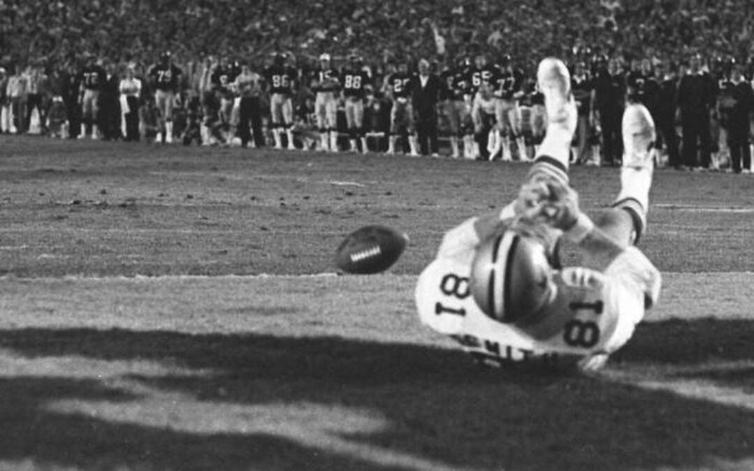 A wide open Dallas Cowboys Jackie Smith missed a touchdown pass in the end zone against the Pittsburgh Steelers in the third quarter of Super Bowl XIII.