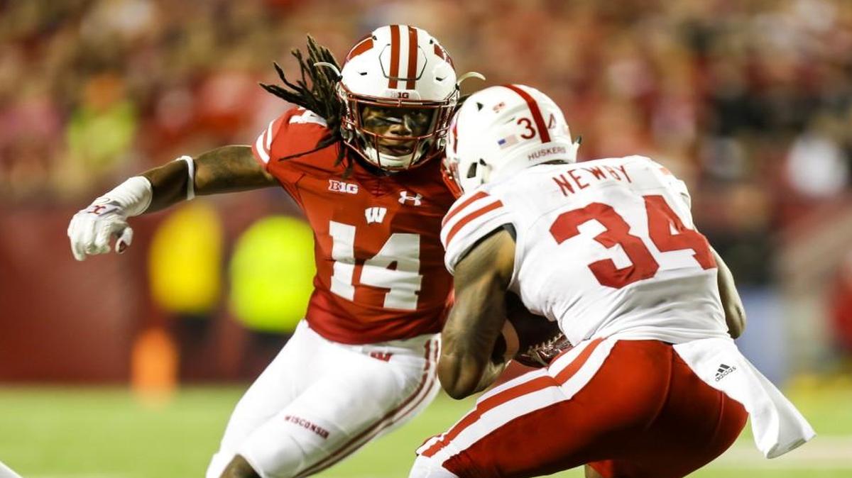 Wisconsin safety D’Cota Dixon prepared to tackle Nebraska running back Terrell Newby a game in October.