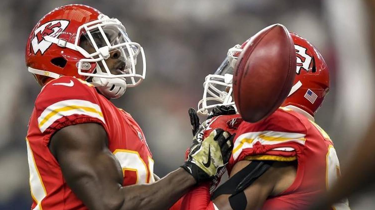 Kansas City Chiefs defensive back Steven Terrell (left) knocked the ball loose at the 1-yard line from teammate Jehu Chesson for a punt that fell into the end zone on Sunday.