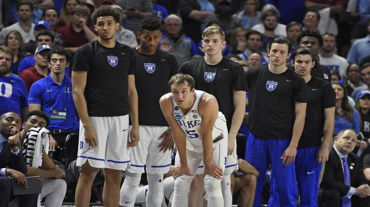 Duke players watched the final minutes of Sunday’s game against South Carolina.
