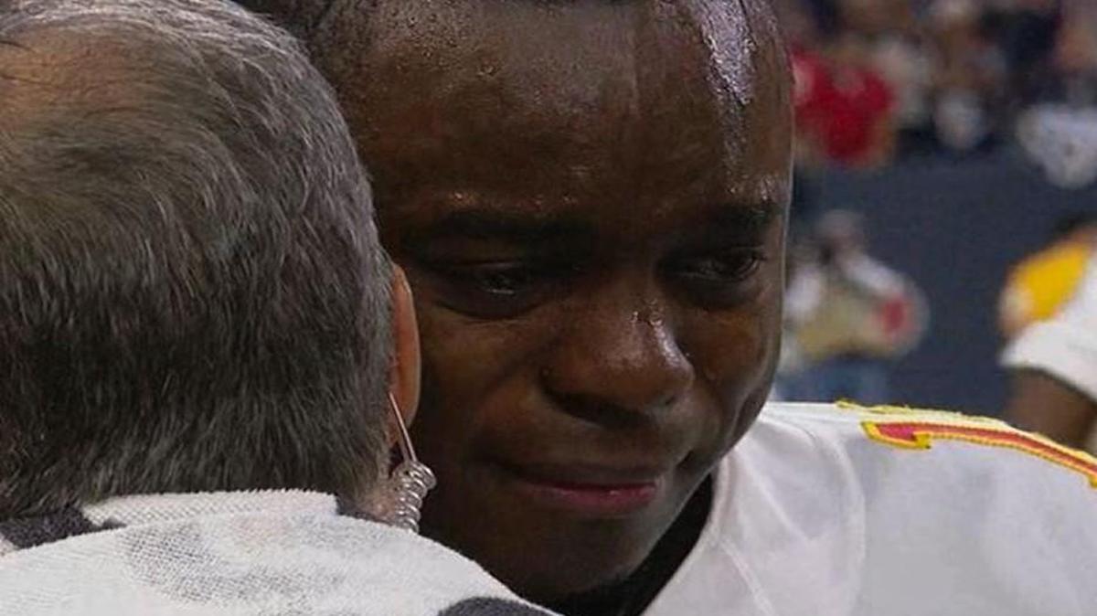 Chiefs wide receiver Jeremy Maclin was in tears when he left Saturday’s game.
