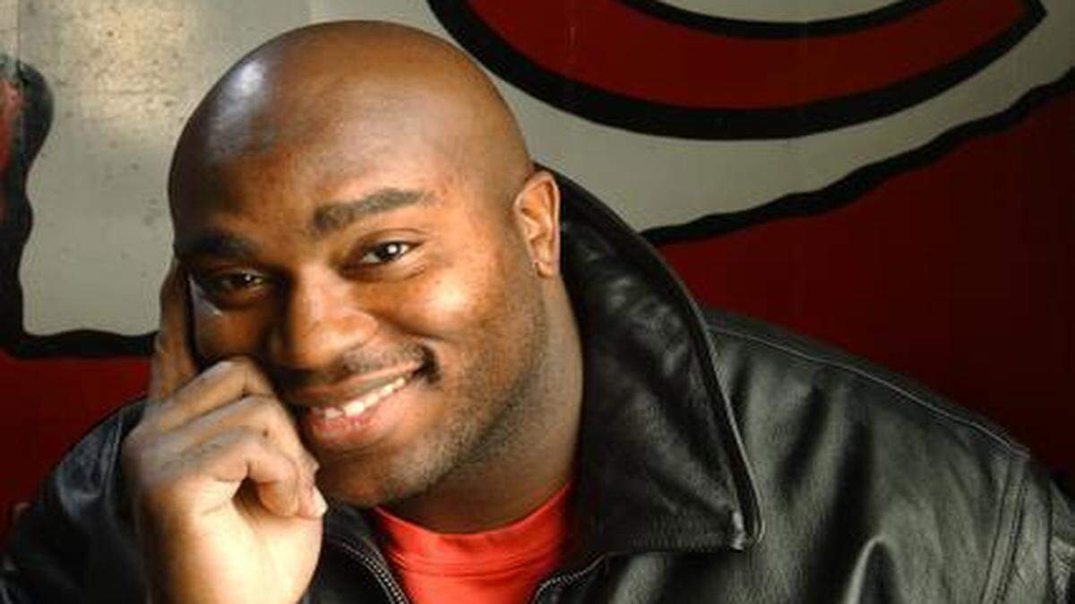 
Chiefs player Will Shields at Arrowhead Stadium on Friday December 5, 2003. Broke Jack Rudnay's record for career starts in a row on Sunday with 172. For some fans, offensive lineman Will Shields is synonymous with the Chiefs logo. 
