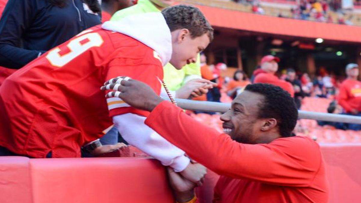 
Last year, Eric Berry (right) befriended double leukemia patient Brice Eidson, who attended last season’s Chiefs-Broncos game at Arrowhead Stadium.
