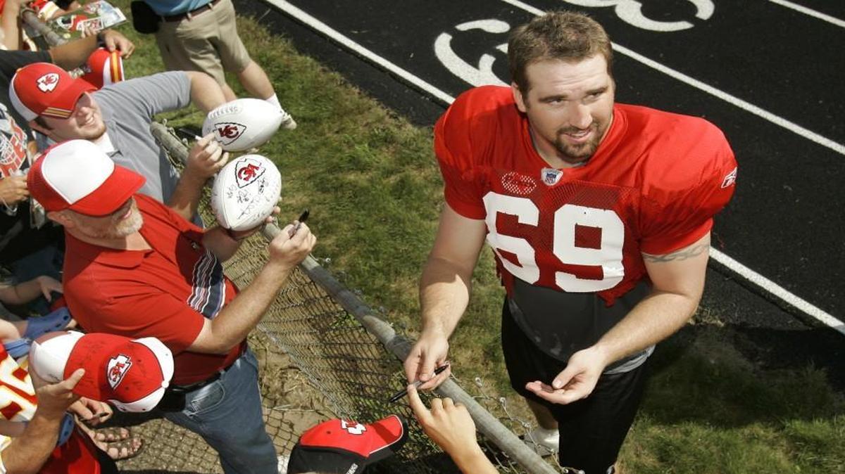 Defensive end Jared Allen, right, was always a fun-loving fan favorite during his seasons in Kansas City.