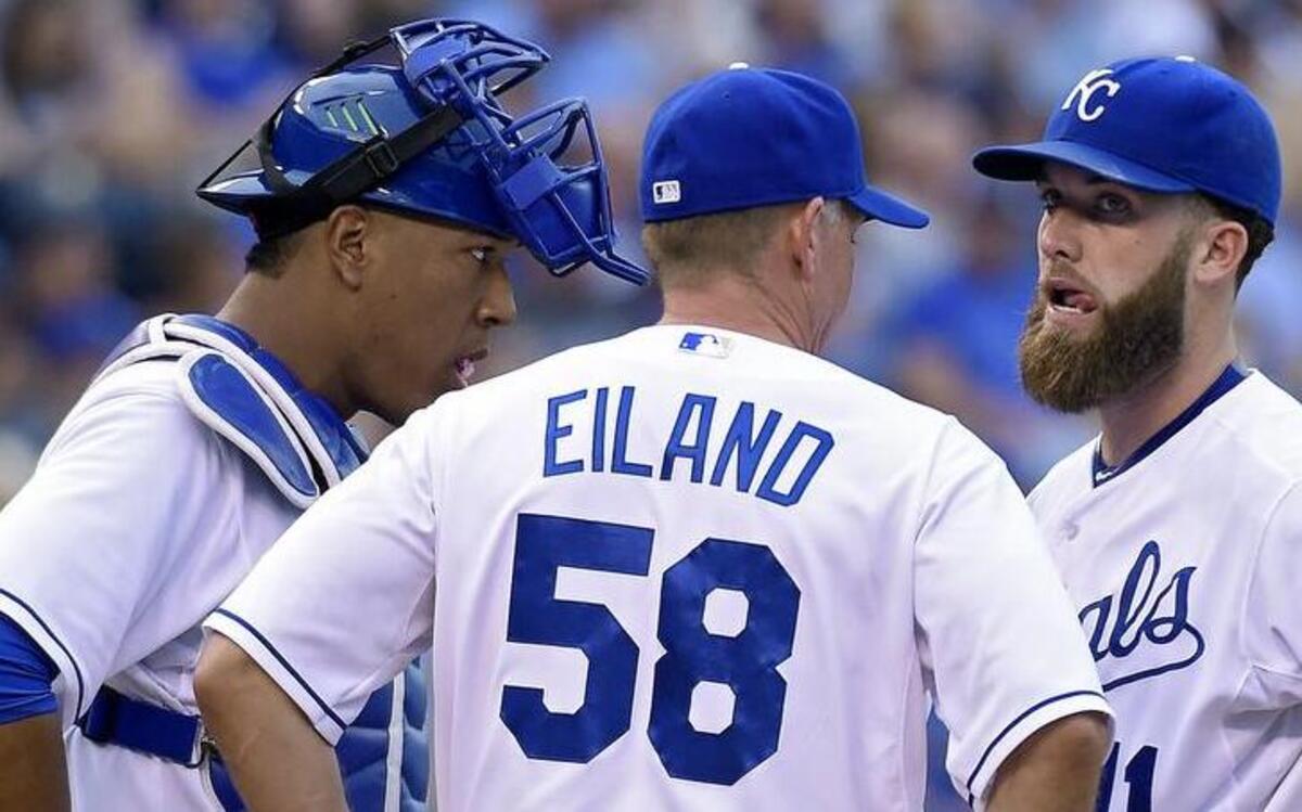 
Royals starter Danny Duffy (right) and catcher Salvador Perez (left) met with pitching coach Dave Eiland on the mound in the third inning of Saturday’s game against the Yankees.
