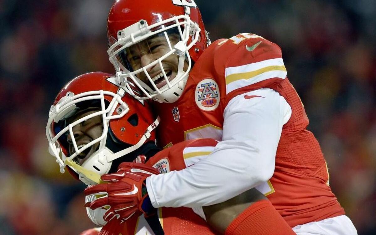 After Chiefs tight end Demetrius Harris (left) caught a touchdown in the third quarter on Sunday, he was congratulated by wide receiver Albert Wilson, and the Chiefs were well on their way to a victory over the Oakland Raiders at Arrowhead Stadium.