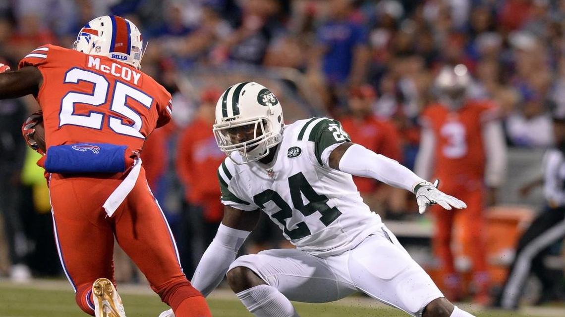 New York Jets cornerback Darrelle Revis tried to tackle Buffalo Bills running back LeSean McCoy during last week’s game.