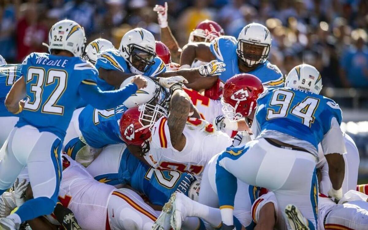 On fourth down, with 1 yard to go, Chiefs defensive lineman Dontari Poe (center) carried the ball over the goal line against the Chargers on Sunday in San Diego. That’s right. Poe. Offense. Touchdown.