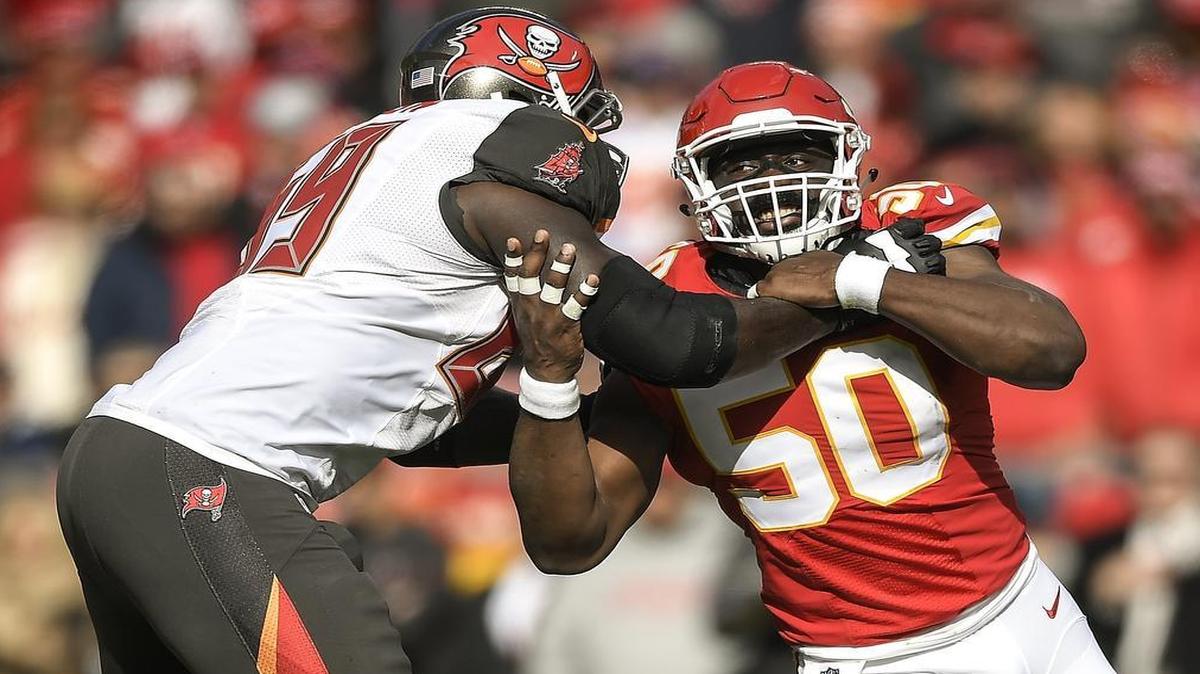Kansas City Chiefs outside linebacker Justin Houston (50) was held by Tampa Bay Buccaneers tackle Demar Dotson (69) in the second quarter on November 20, 2016 at Arrowhead Stadium in Kansas City, Mo.