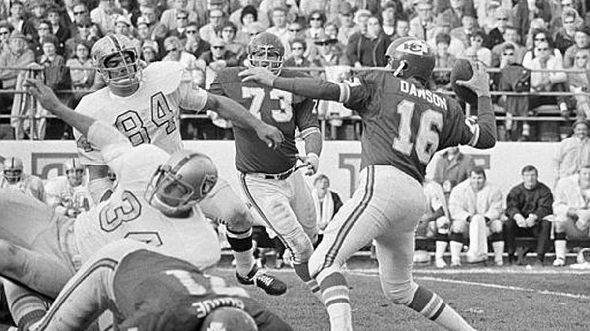 Here’s where Len Dawson resides in NFL and Kansas City Chiefs’ all-time record books