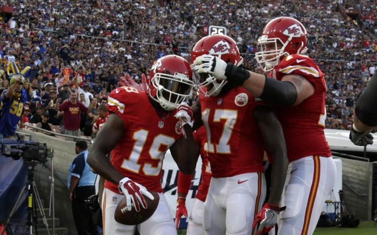 Kansas City Chiefs wide receiver Jeremy Maclin (left) celebrated his touchdown with wide receiver Chris Conley during a preseason game last month.