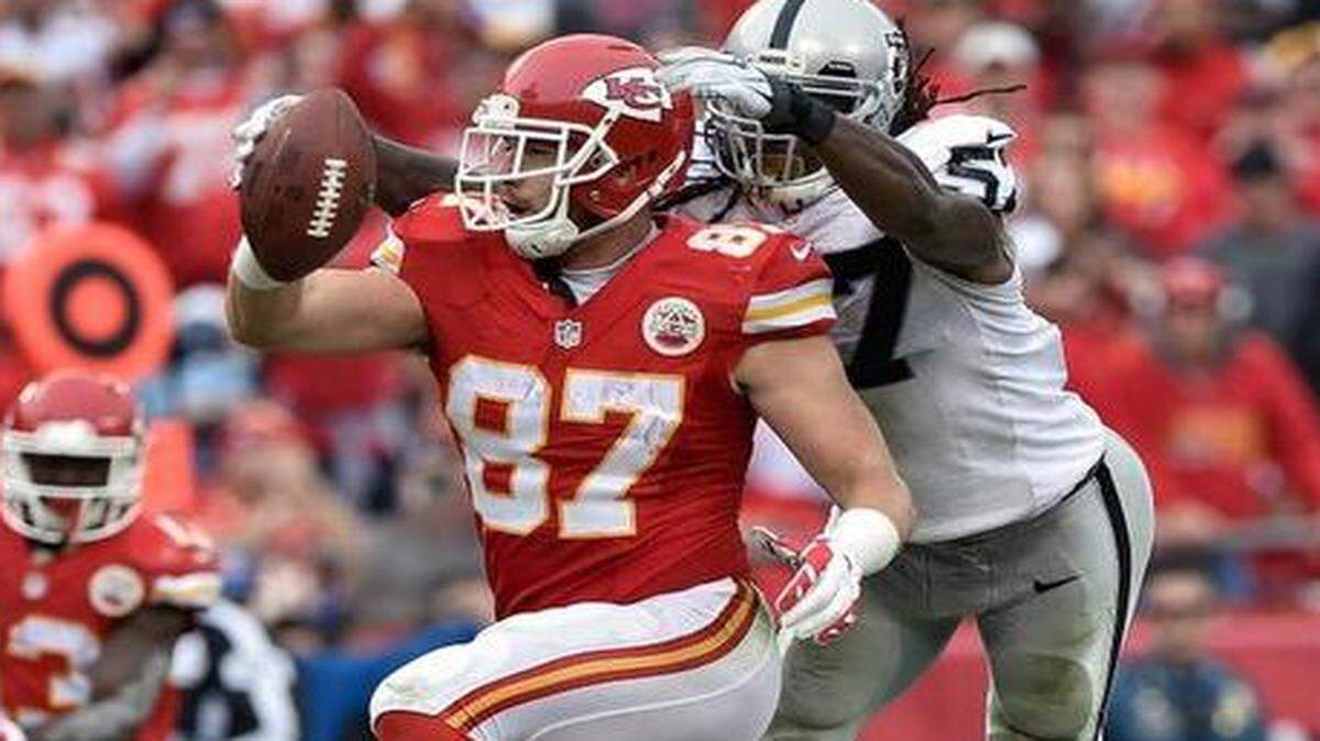 
Chiefs tight end Travis Kelce didn’t let Raiders linebacker Ray-Ray Armstrong keep him from scoring on a 20-yard pass play in the third quarter Sunday.
