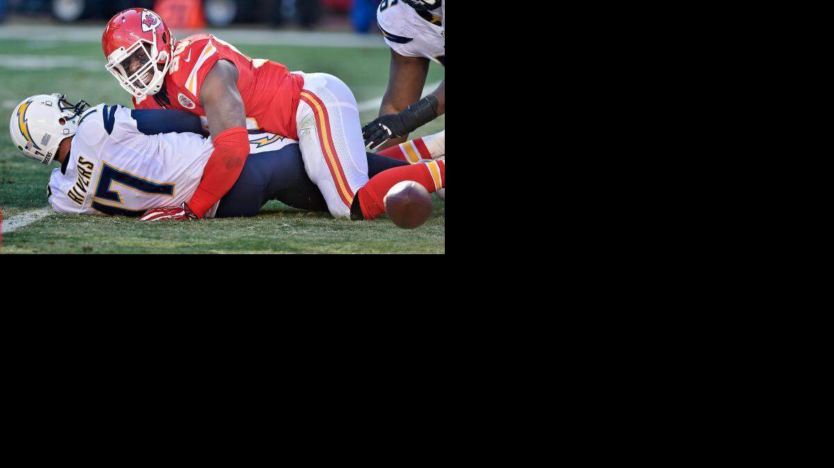
Chiefs outside linebacker Justin Houston smiled as he watched the ball bounce away from San Diego quarterback Philip Rivers on his record-setting sack in the third quarter.



