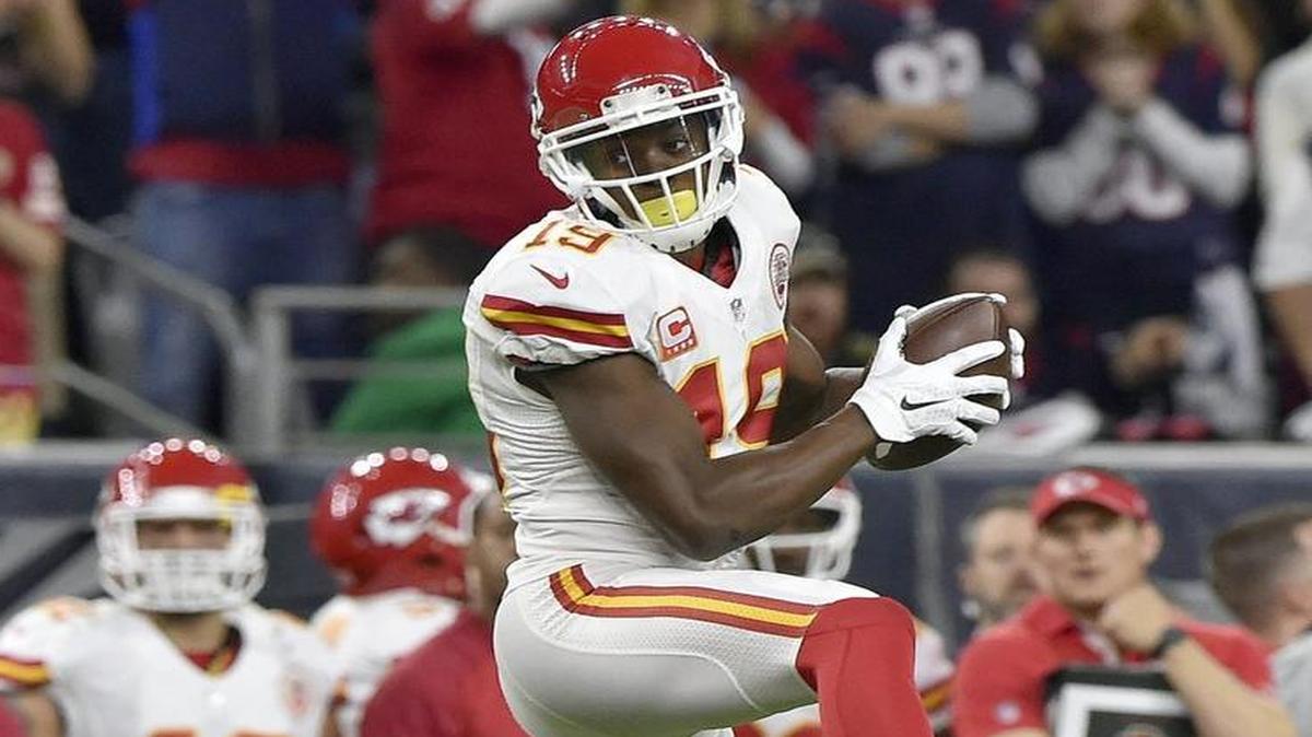 Wide receiver Jeremy Maclin caught three balls for 29 yards at Houston before exiting the game with a knee injury, the severity of which was unknown before press time Saturday night.