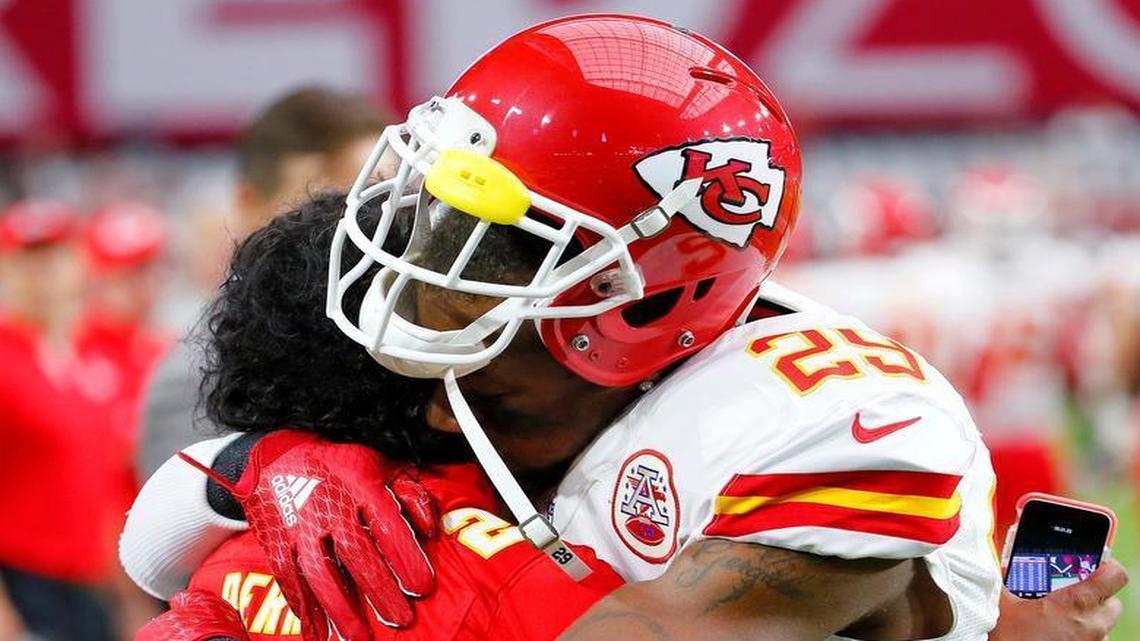 
Chiefs strong safety Eric Berry hugged his mom, Carol Berry, before Saturday night’s game against the Arizona Cardinals in Glendale, Ariz.
