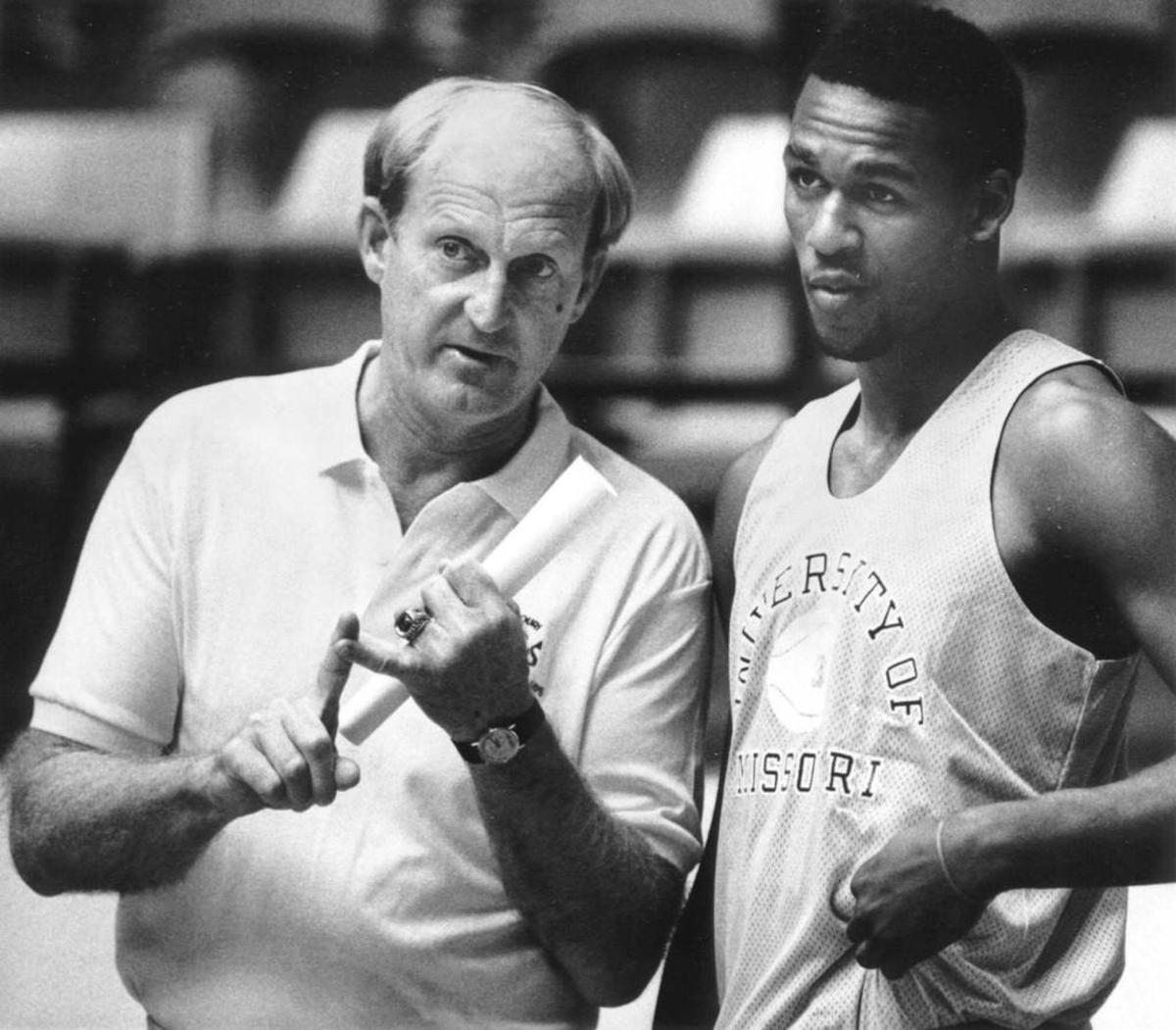 Stewart talks strategy with MU forward Derrick Chievous in 1987.
